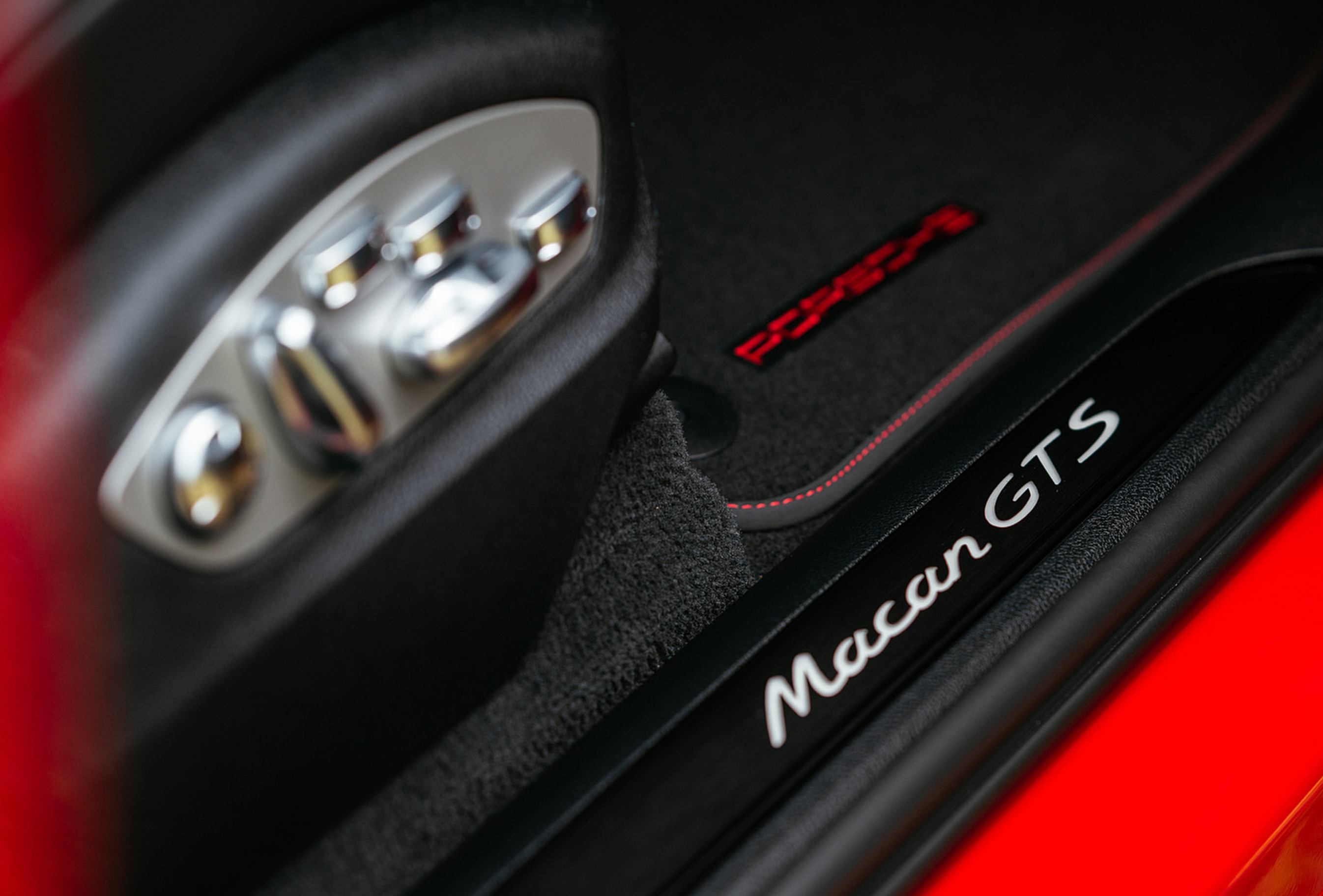 Page Content 25_content_image_17606246231772770582.jpg Plug-in hybride of volledig elektrisch? | 