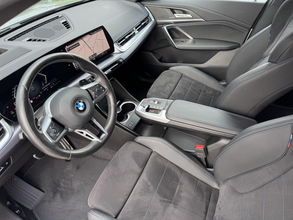 53343717-8.jpg